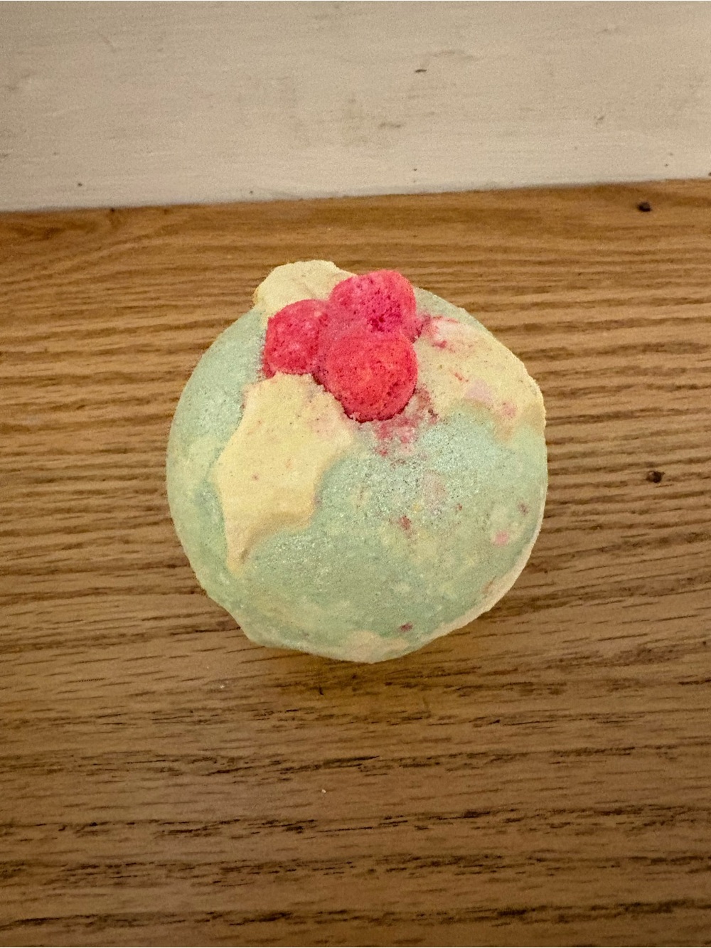 Lush Hey Hollywood Bomb with Pink Berry Top